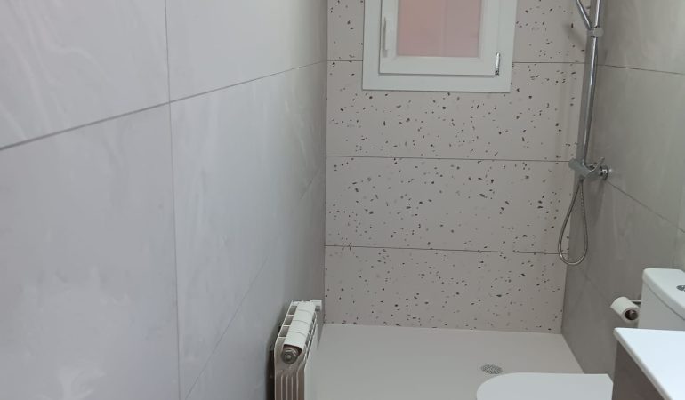 Reformes pladur girona bany acabat -Solucions Integrals KJA